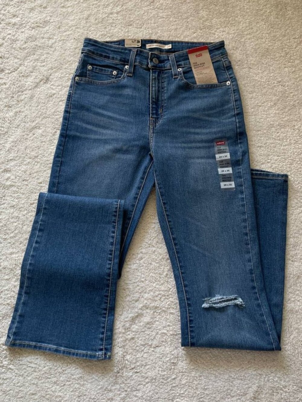 NWT Levi’s 725 High Rise Bootcut Distressed Women’s Jeans Size 29/32